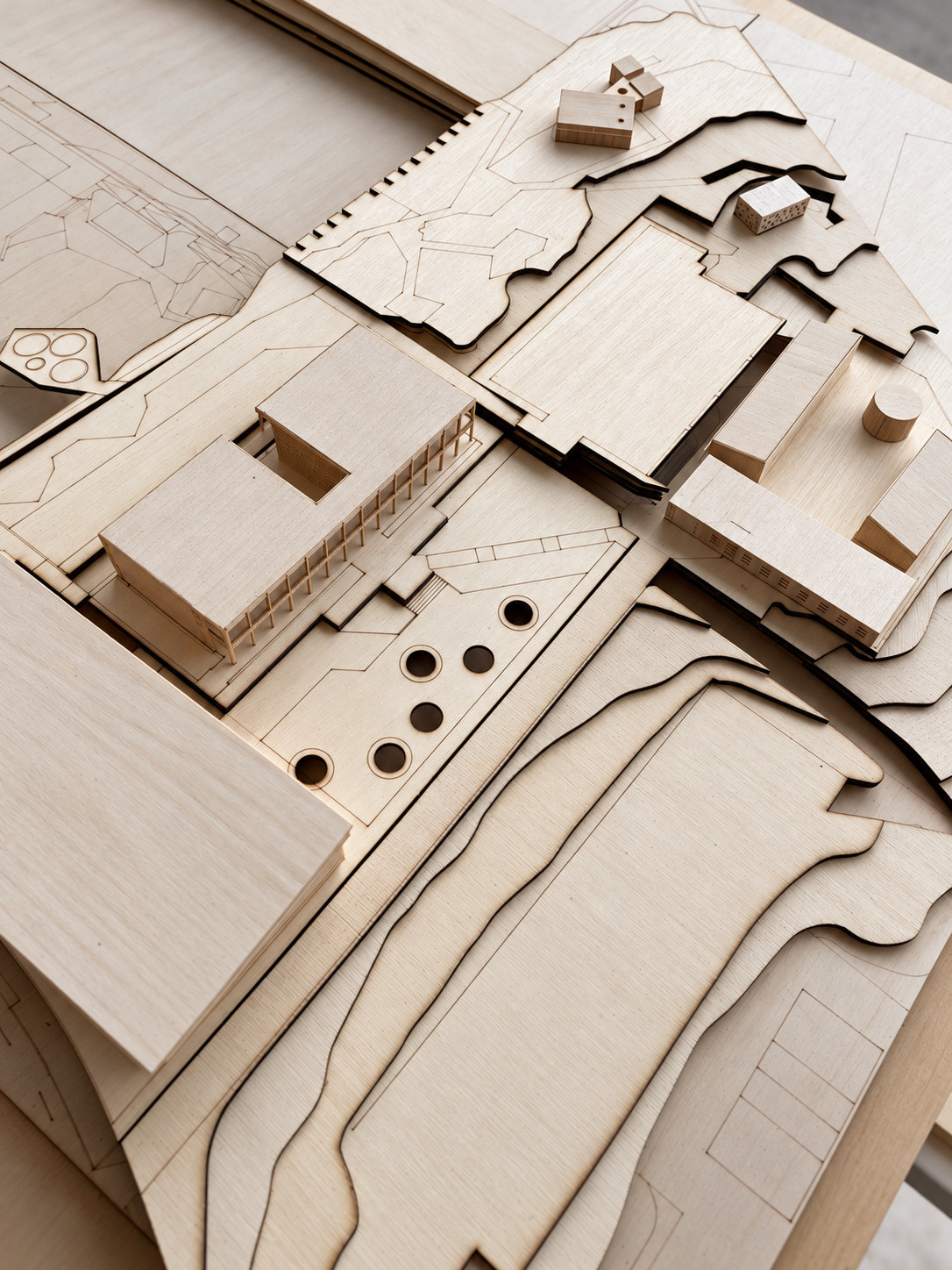 Proceso del modelo — Estructura y base topográfica por curvas de nivel.